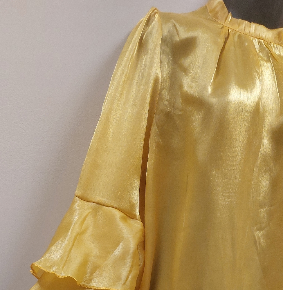 NWT WOWO YELLOW TOP  SZ L